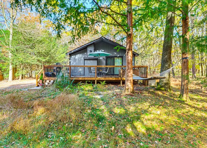 Quaint Jim Thorpe Cabin Retreat, Walk To Beach!