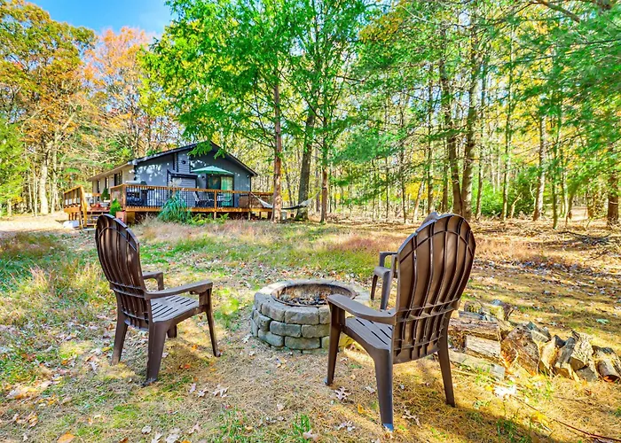Quaint Jim Thorpe Cabin Retreat, Walk To Beach!