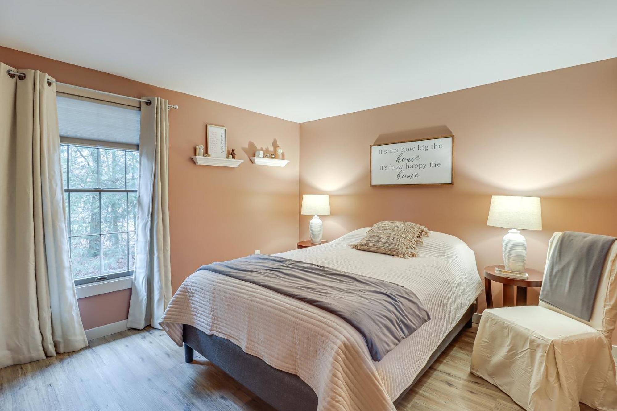 Quaint Retreat, Walk To Beach! Holiday home Jim Thorpe