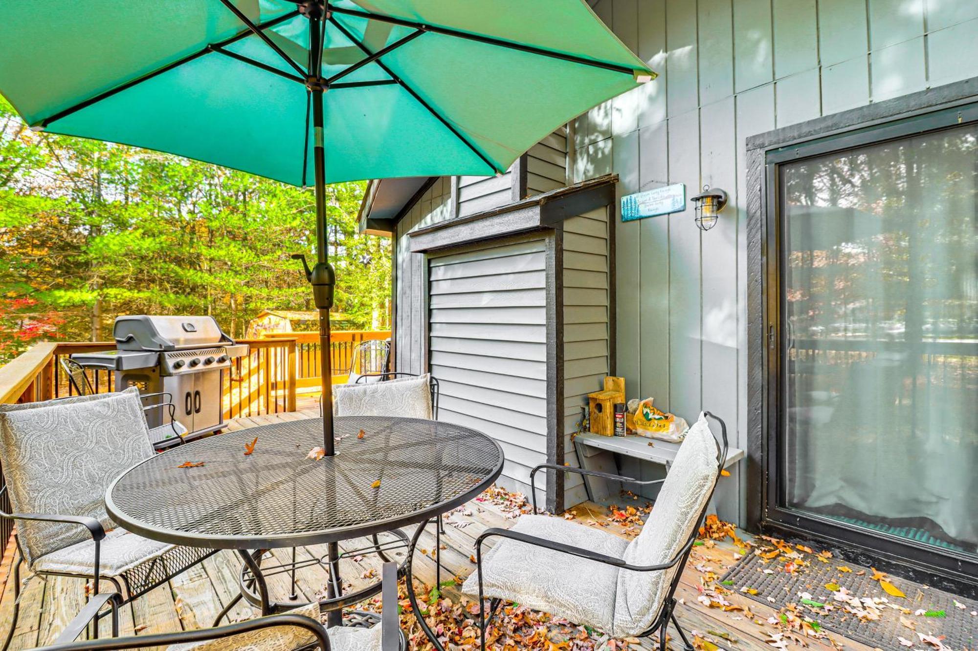Quaint Retreat, Walk To Beach!