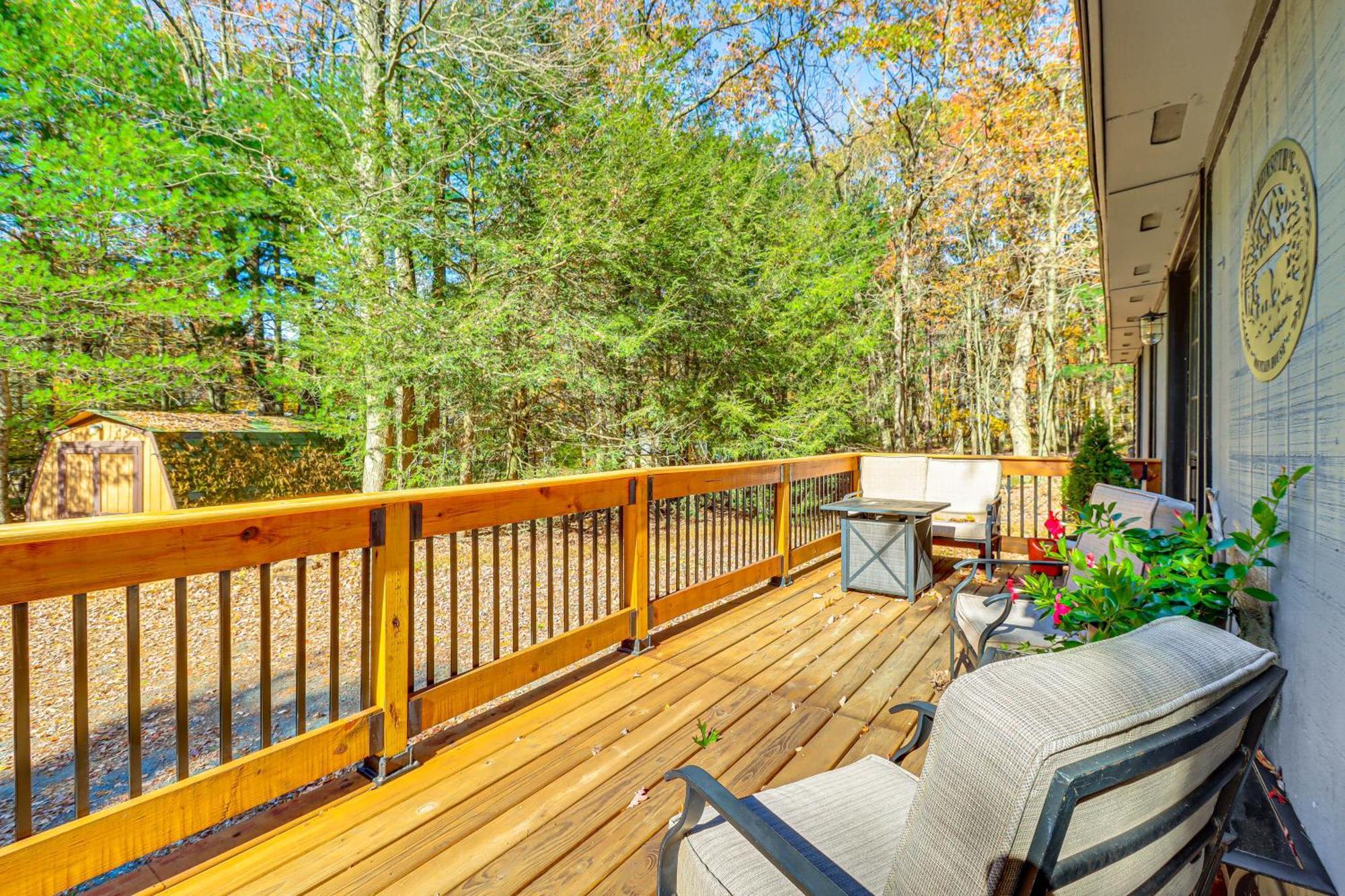 Quaint Retreat, Walk To Beach!